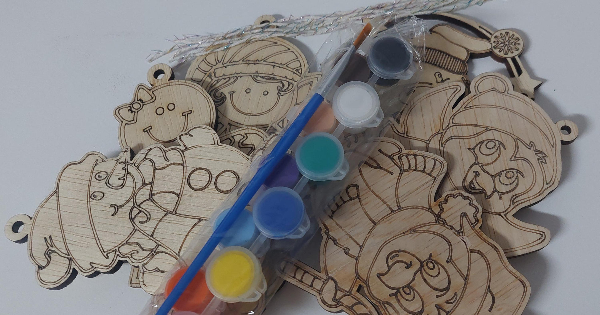 DIY Christmas Ornament Painting Kit: Sande Plywood, Kids Holiday Craft